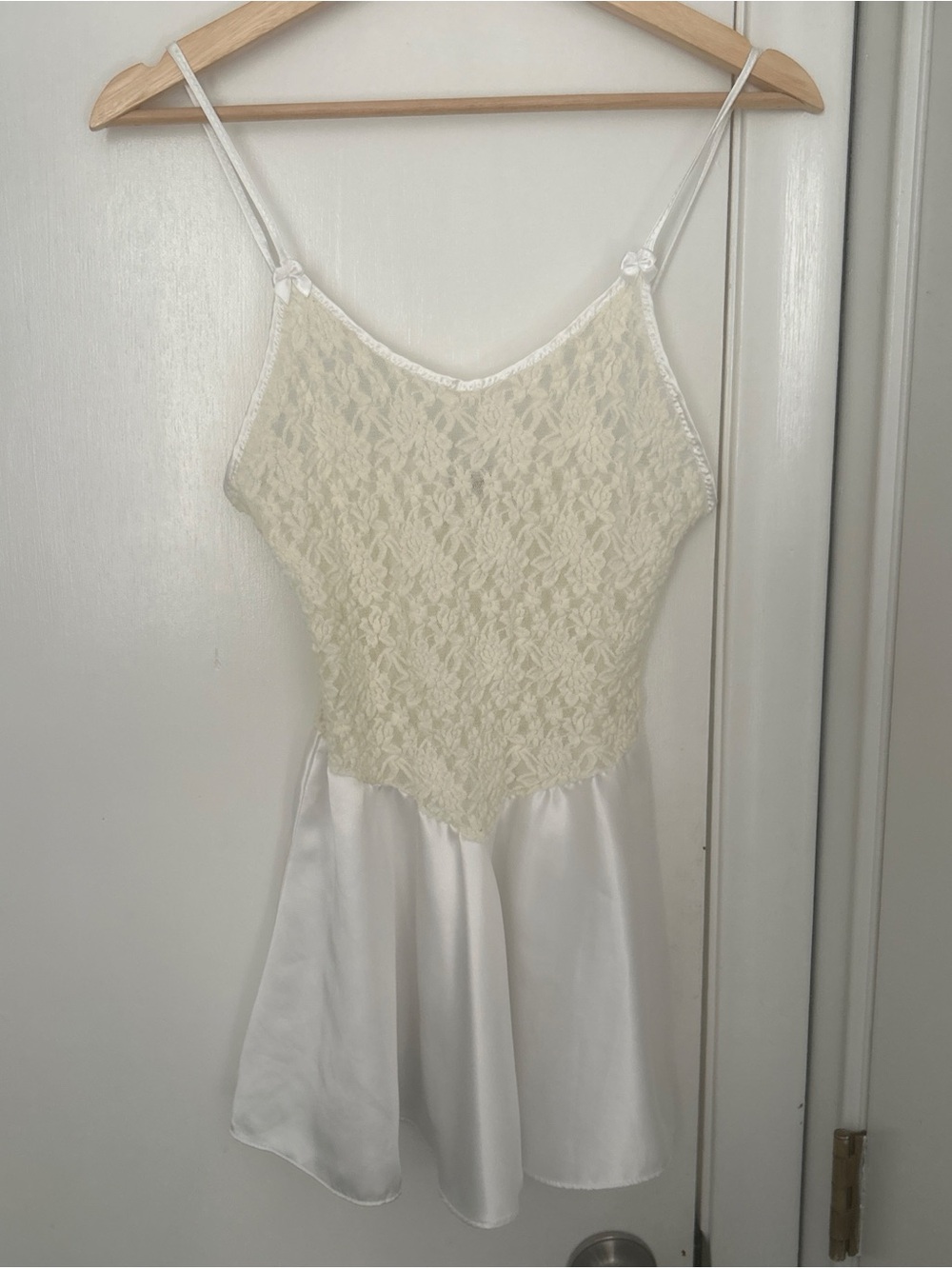 Vintage Cinema Etoile Ivory Lace & Satin Slip